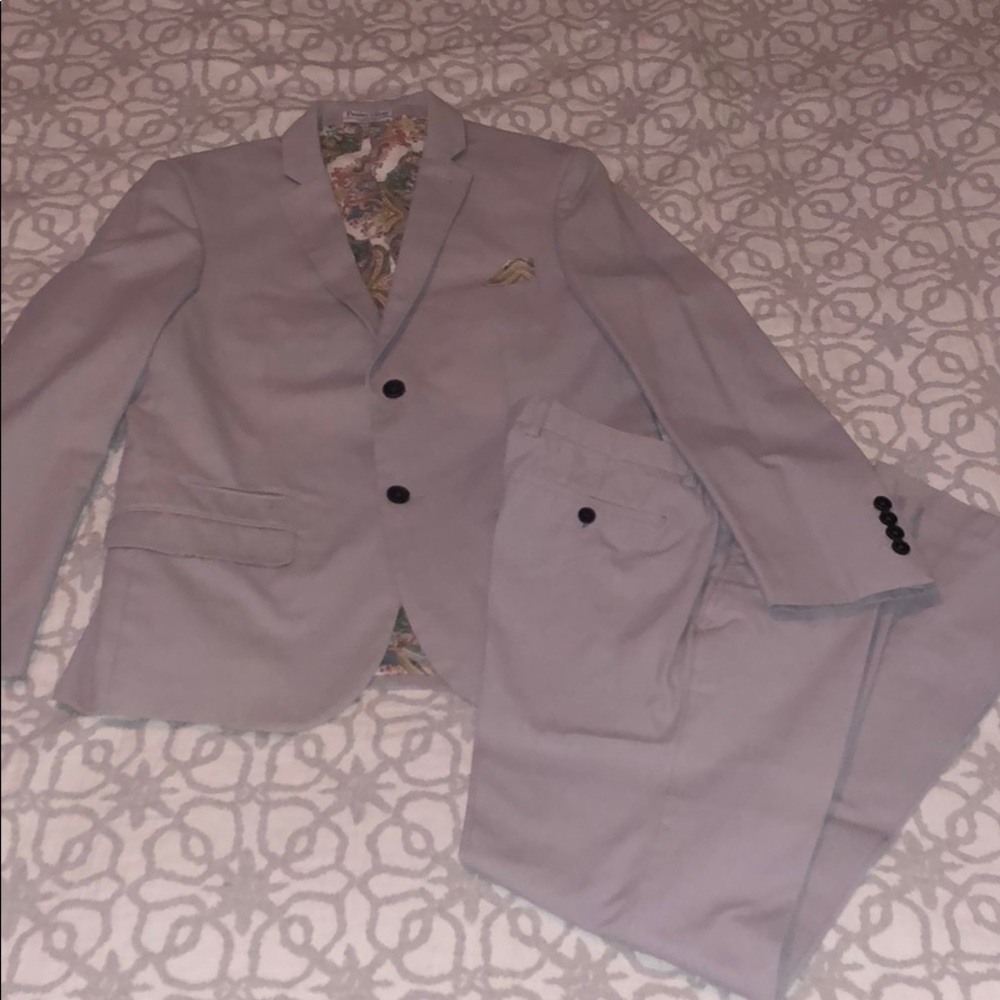 Paisley & Gray 2 Piece Suit ✨Like New✨